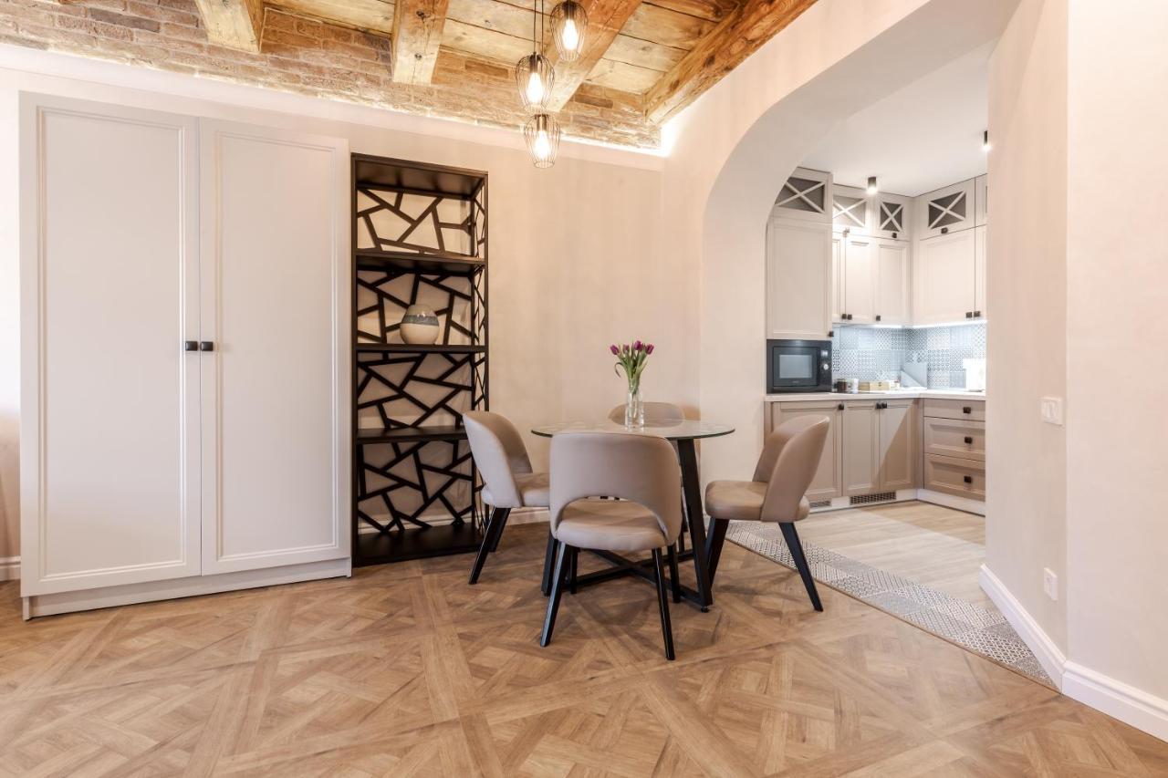 View On Rynok Square Apartments リヴィウ エクステリア 写真