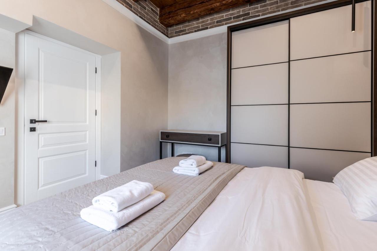 View On Rynok Square Apartments リヴィウ エクステリア 写真