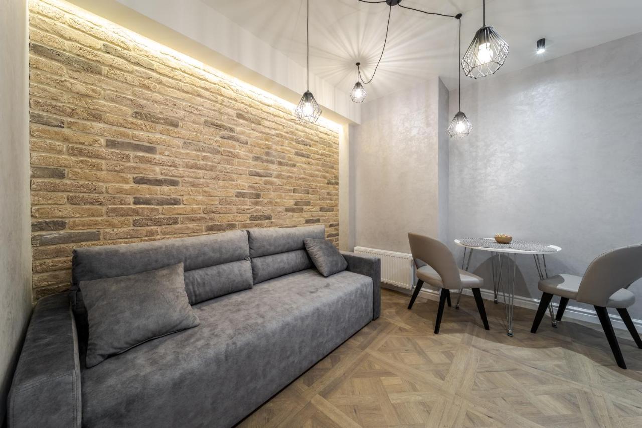 View On Rynok Square Apartments リヴィウ エクステリア 写真